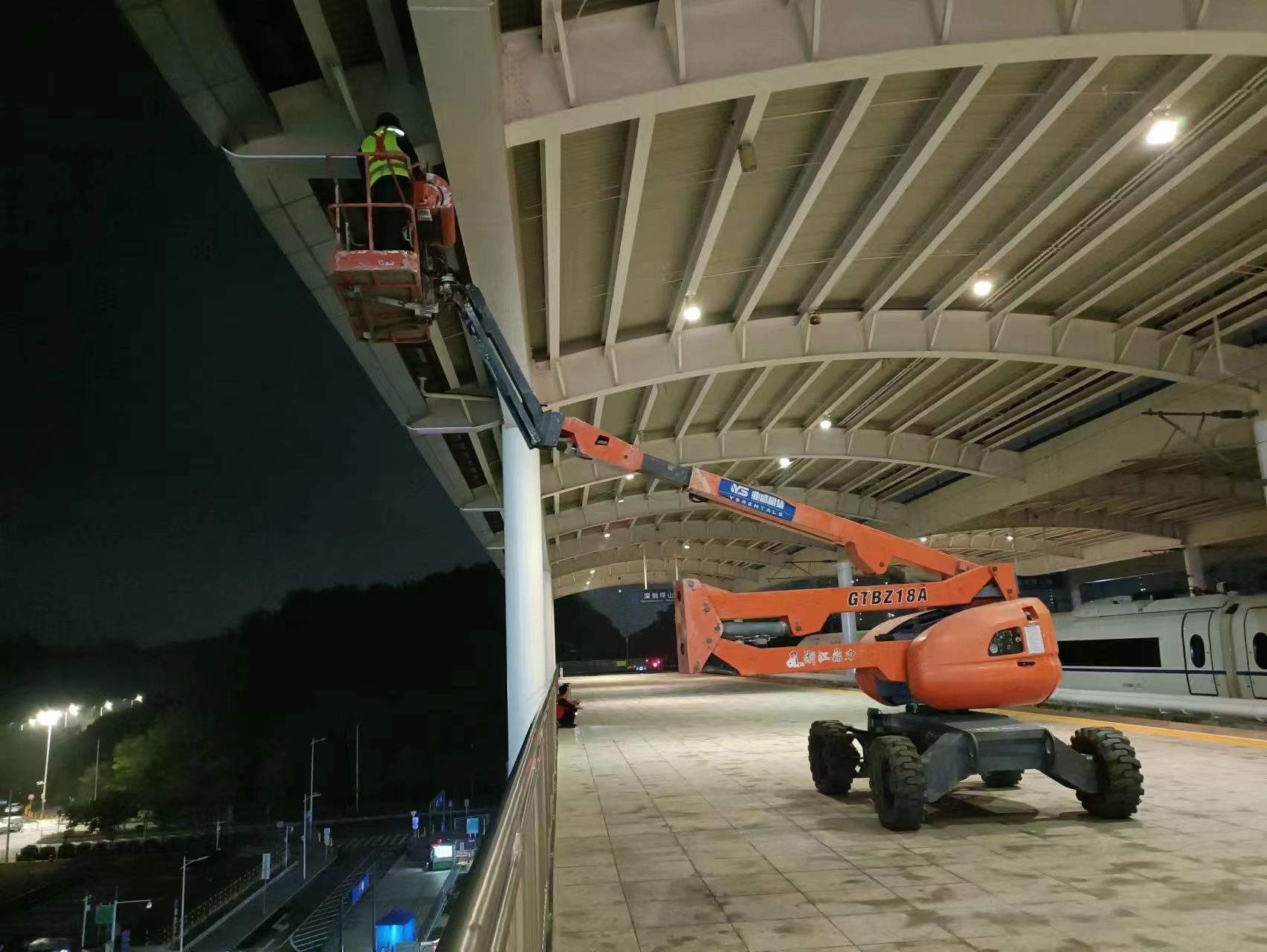 晝伏夜出，我在某高鐵做檢測(cè)鑒定的這幾天