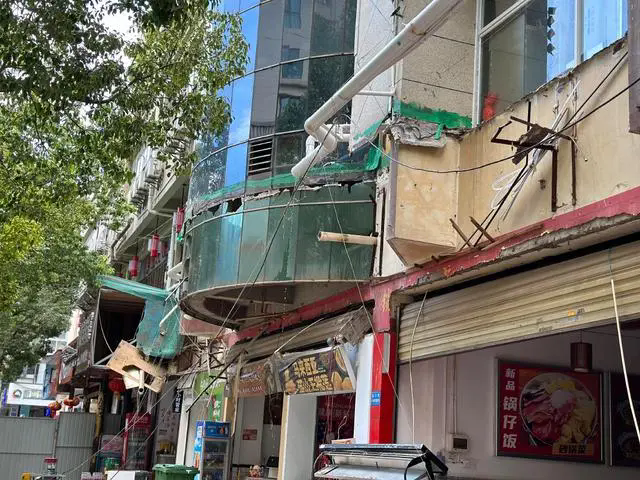 昆明一廣告牌墜落造成多人傷亡  廣告牌檢測至關重要