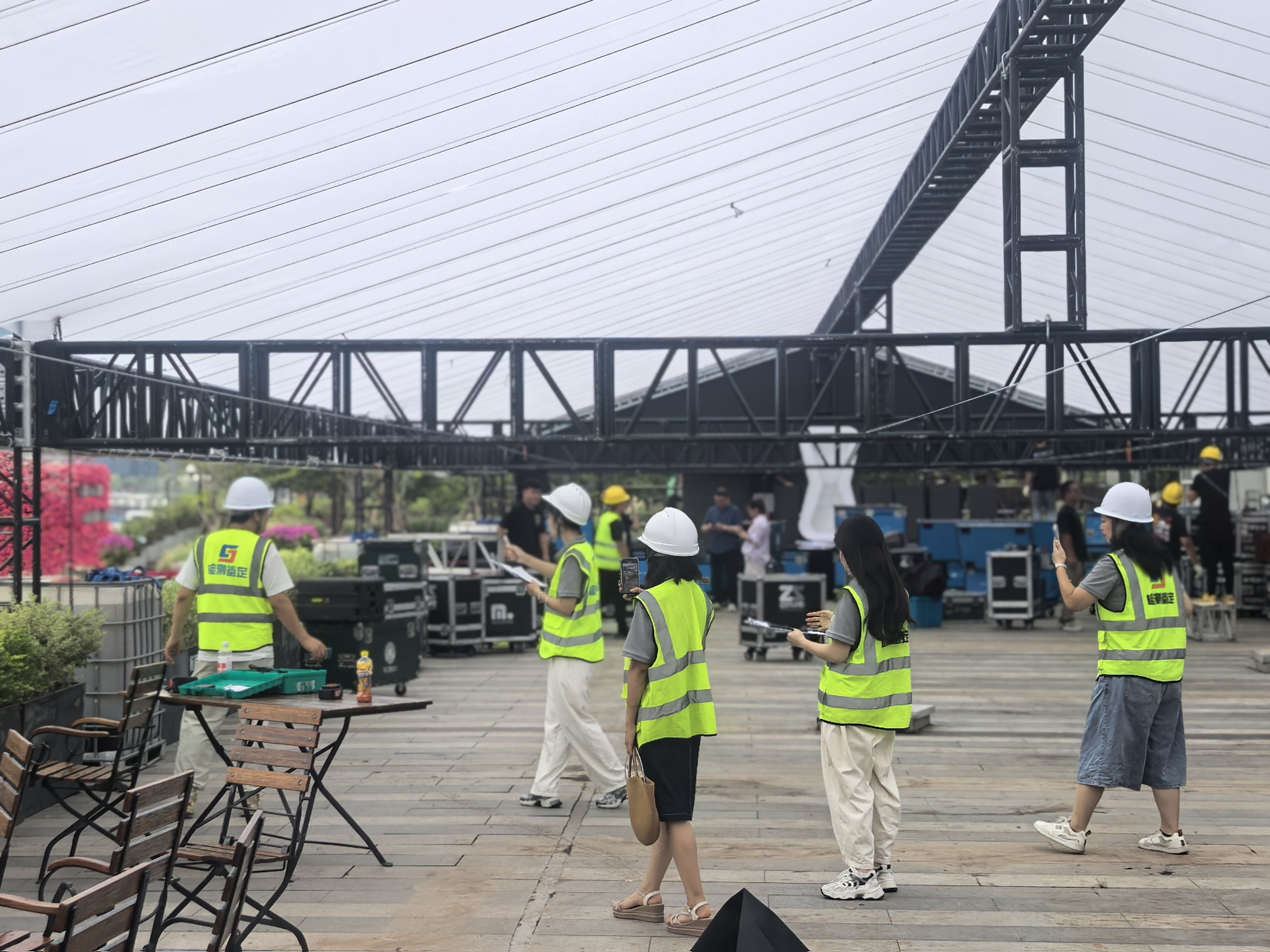 臨時(shí)舞臺(tái)檢測(cè)，保障活動(dòng)演出順利進(jìn)行